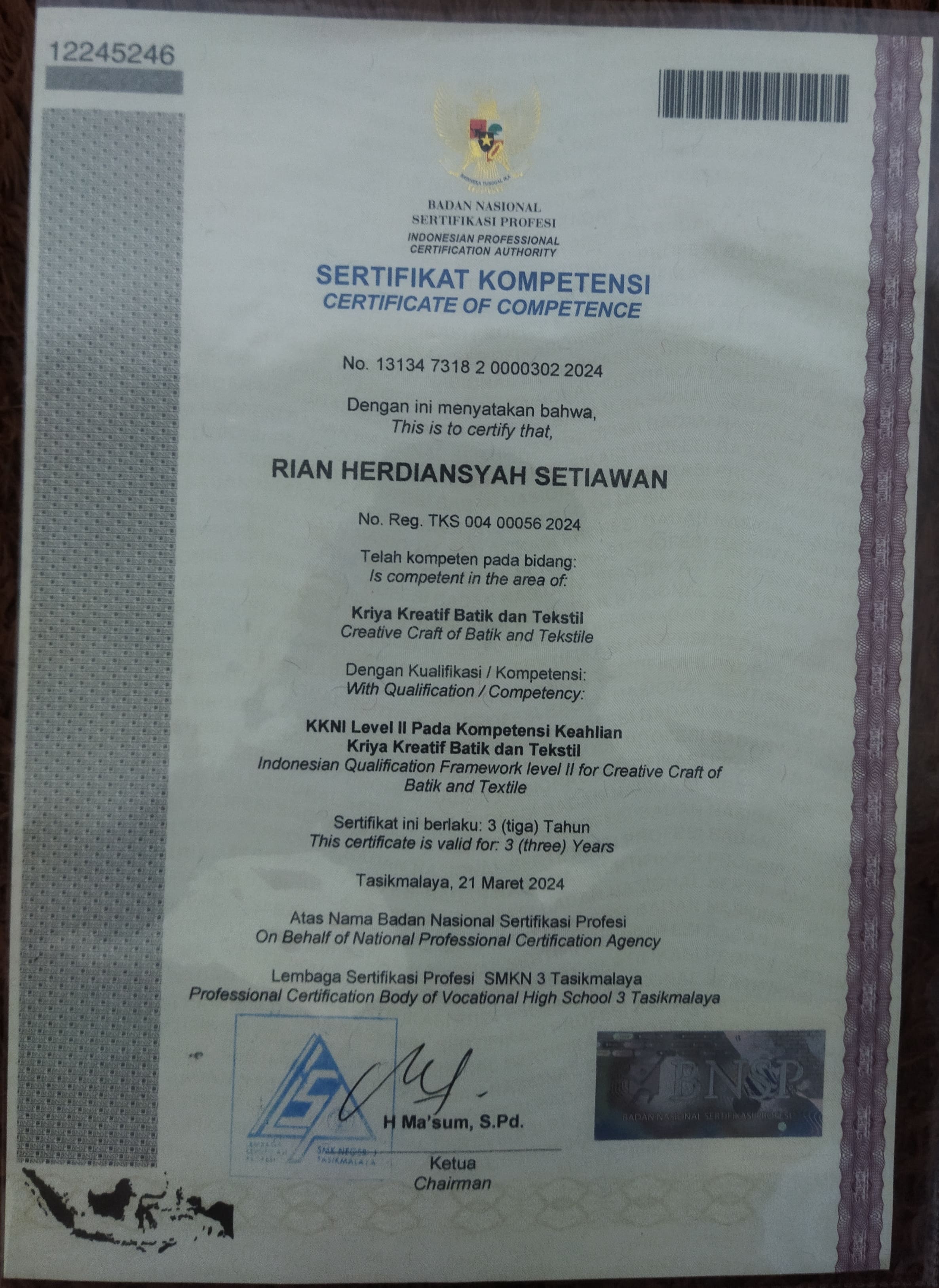 Sertifikat Desain Pakaian